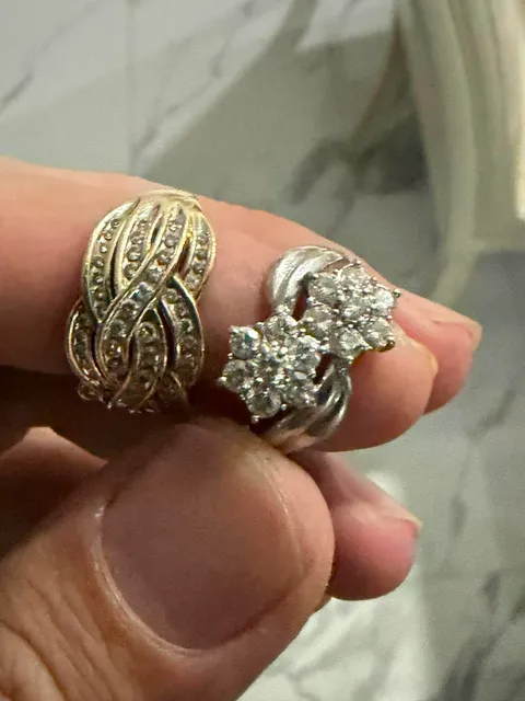 ต่างหูเพชรเรือนทองที่นำมาให้ประเมินราคา